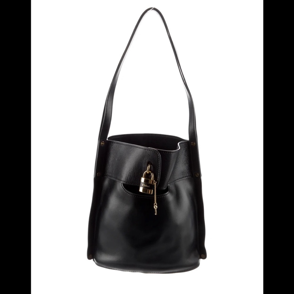 ❤️❤️ CHLOÉ Black 
Medium Calfskin Bucket Bag❤️❤️